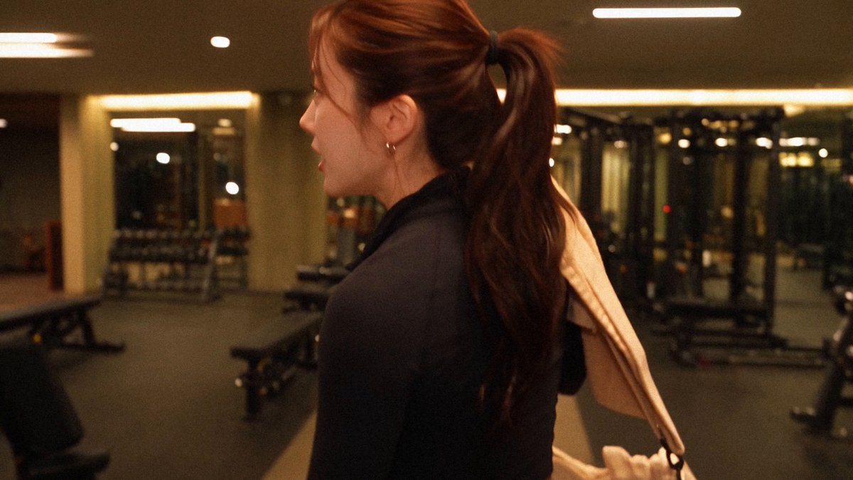 Realistic Late-Night Gym Vlog Video Prompt — example output